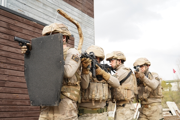 Foto - Jandarmaya "Gövde Destekli Kalkan Taşıma Sistemi" teslimatı