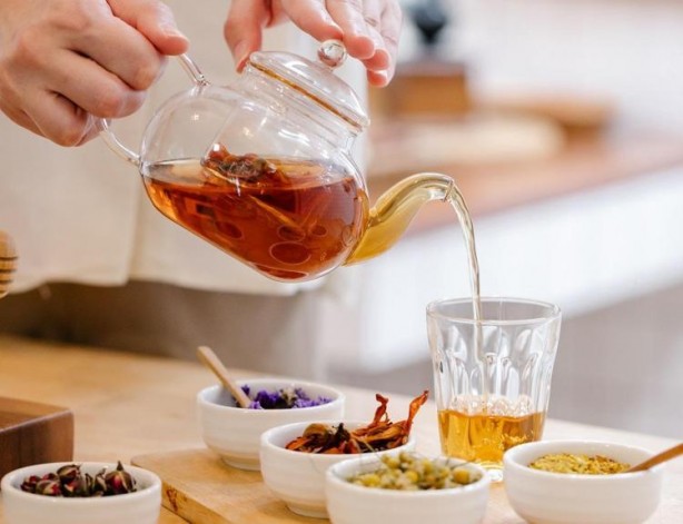 Foto - Japonlar bardak bardak içiyor! Kalorisi yok: İçen iğne ipliğe dönüyor