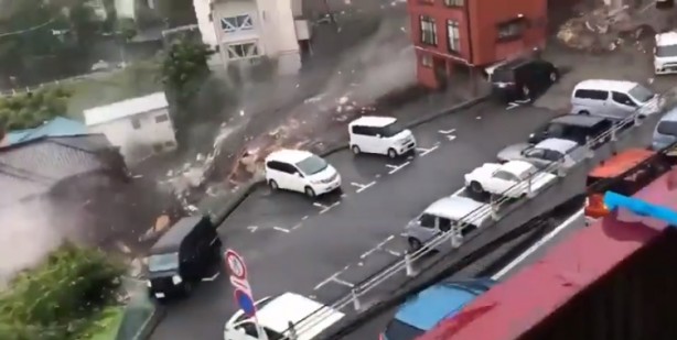 Foto - Japonya'da korkunç anlar! Sel resmen geliyorum dedi