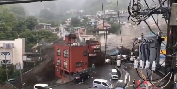 Foto - Japonya'da korkunç anlar! Sel resmen geliyorum dedi