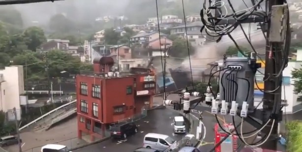 Foto - Japonya'da korkunç anlar! Sel resmen geliyorum dedi