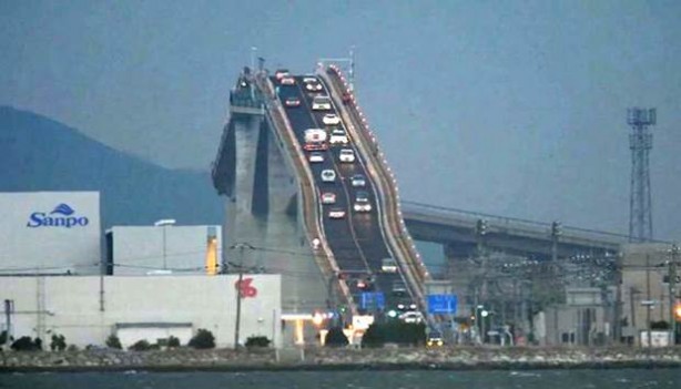 Foto - Japonya'daki sıradışı köprü