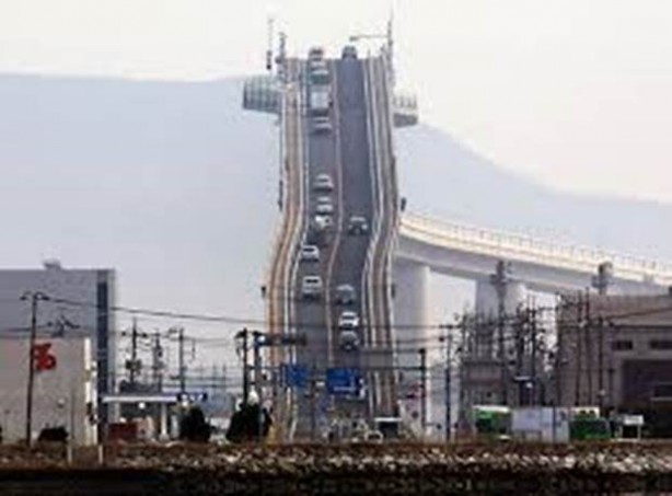 Japonya'daki sıradışı köprü