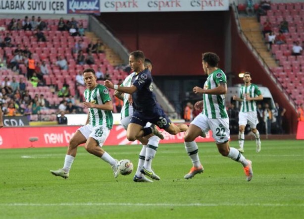 Foto - Jesus maçtan sonra telefona sarıldı! Seni Fenerbahçe’de görmek istiyorum