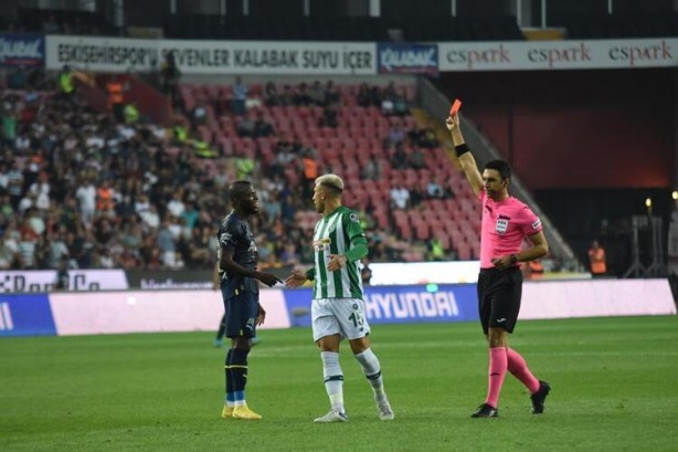 Foto - Jesus maçtan sonra telefona sarıldı! Seni Fenerbahçe’de görmek istiyorum