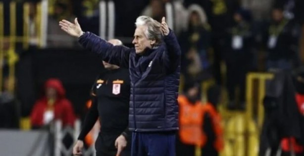 Jorge Jesus çılgına döndü! Kırmızı kart gördü
