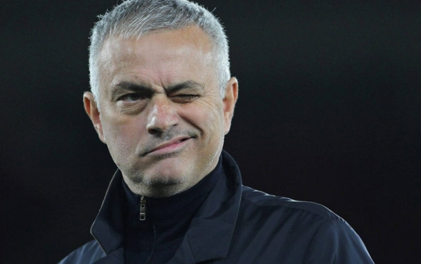 Jose Mourinho, o stoperi Leeds'in elinden alarak hayalleri yıkabilir: Ortalık karıştı…