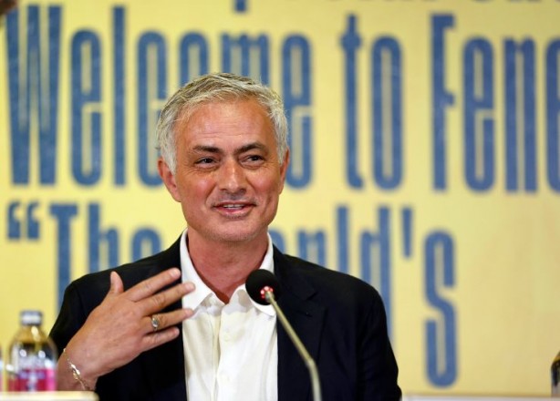 Foto - Jose Mourinho yıldız futbolcuyu radarına aldı