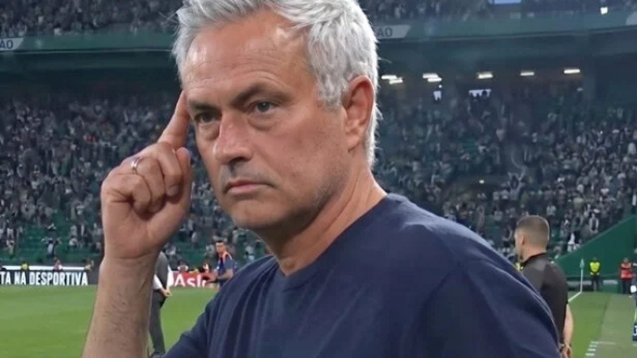Foto - Jose Mourinho yine yaptı yapacağını! Maç sonunda olay protesto