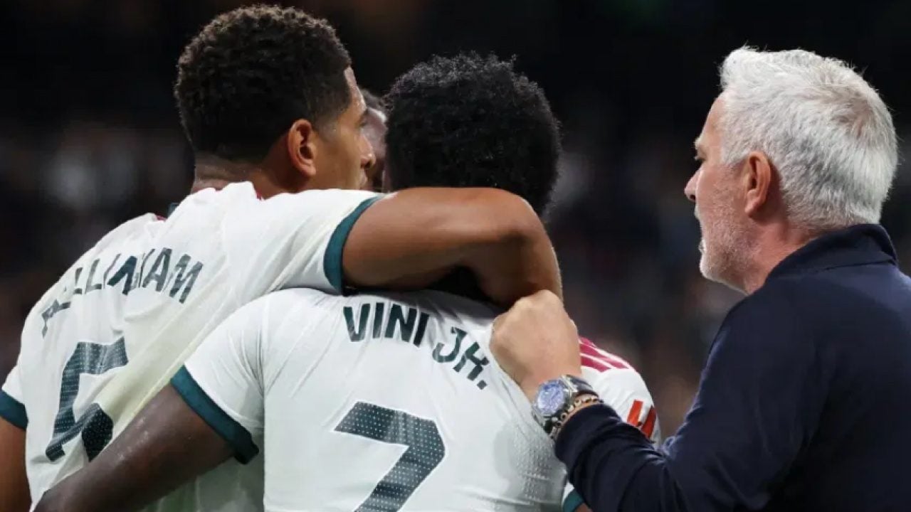 Foto - Jose Mourinho yine yaptı yapacağını! Maç sonunda olay protesto