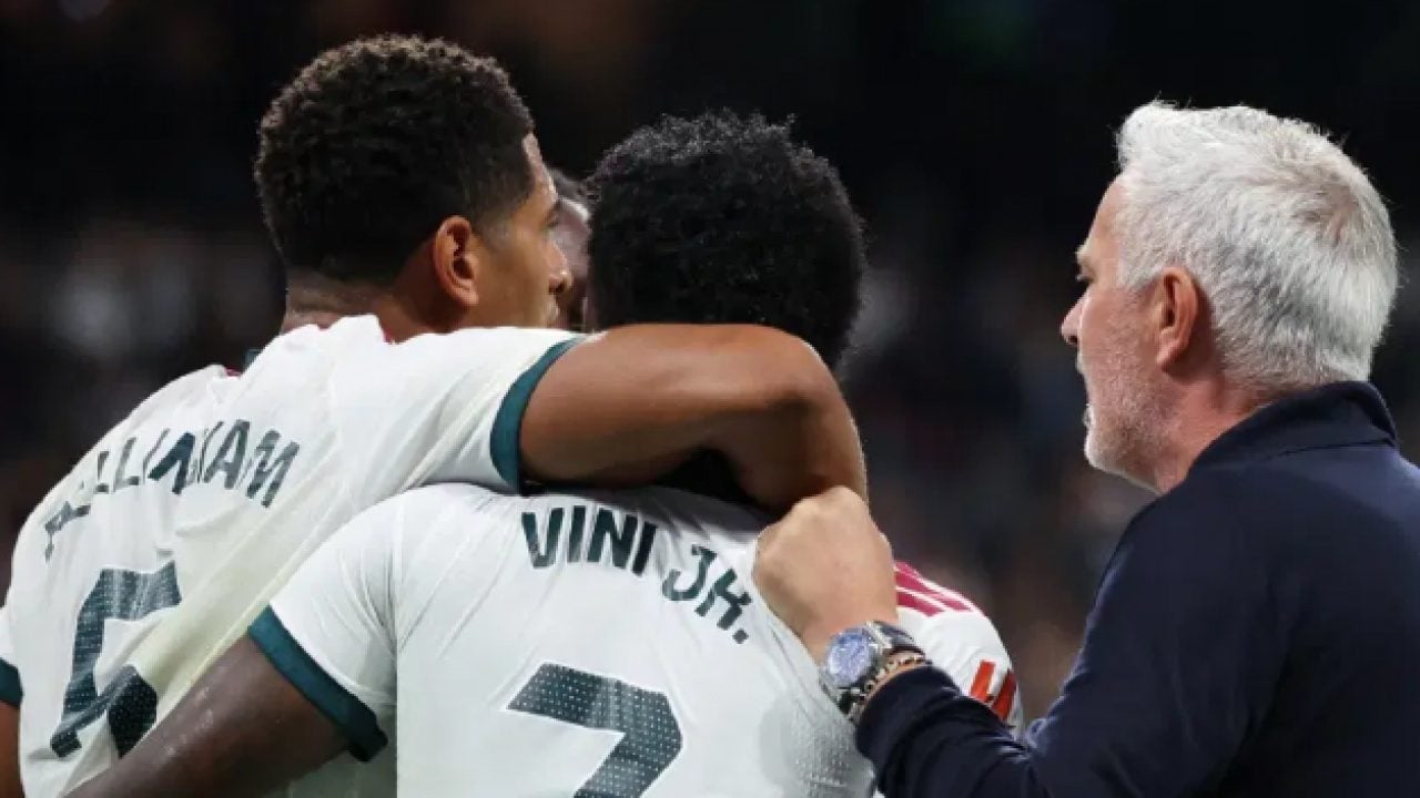 Foto - Jose Mourinho yine yaptı yapacağını! Maç sonunda olay protesto