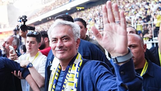 Jose Mourinho’dan flaş karar! Yıldız oyuncu takımda kalacak