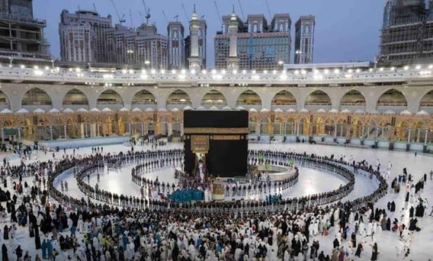 Kabe gül ve zemzem suyuyla yıkandı