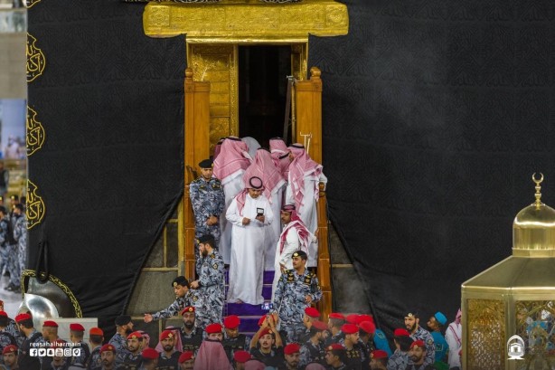 Foto - Kabe gül ve zemzem suyuyla yıkandı