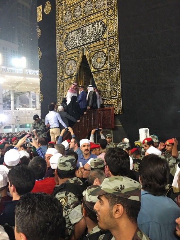  Kabe kapısı bu kez Davutoğlu'na açıldı