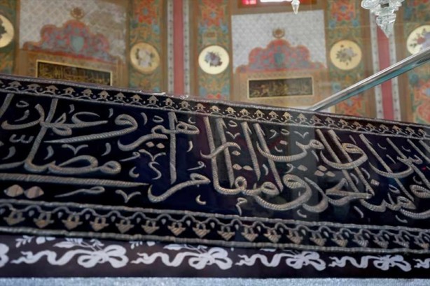 Foto - Kabe Kuşağı Fatih Sultan Mehmet'in Türbesi'ne yerleştirildi