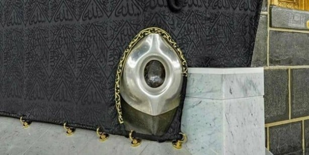 Kâbe'deki Hacerü'l Esved taşı yüksek çözünürlüklü olarak yakından görüntülendi