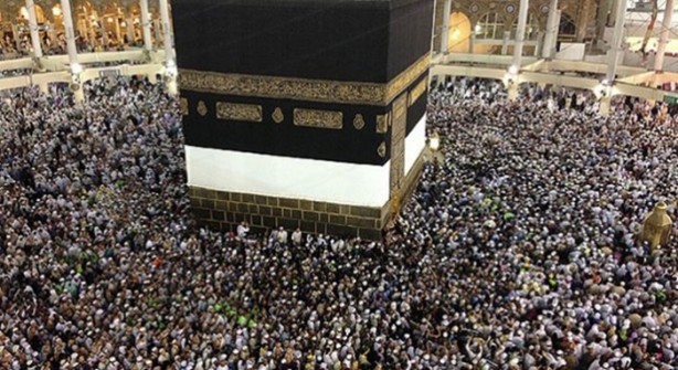 Foto - Kabe'nin örtüsü değiştirildi