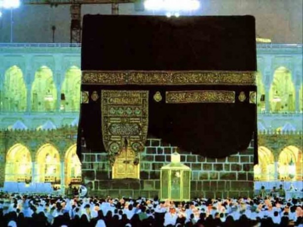  Kabe'nin örtüsü değiştirildi