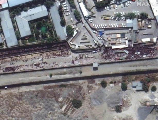 Foto - Kabil Havalimanı'nda izdiham! Uzaydan böyle görüntülendi