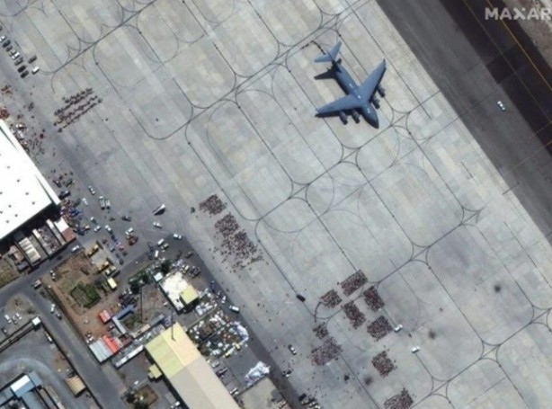 Foto - Kabil Havalimanı'nda izdiham! Uzaydan böyle görüntülendi