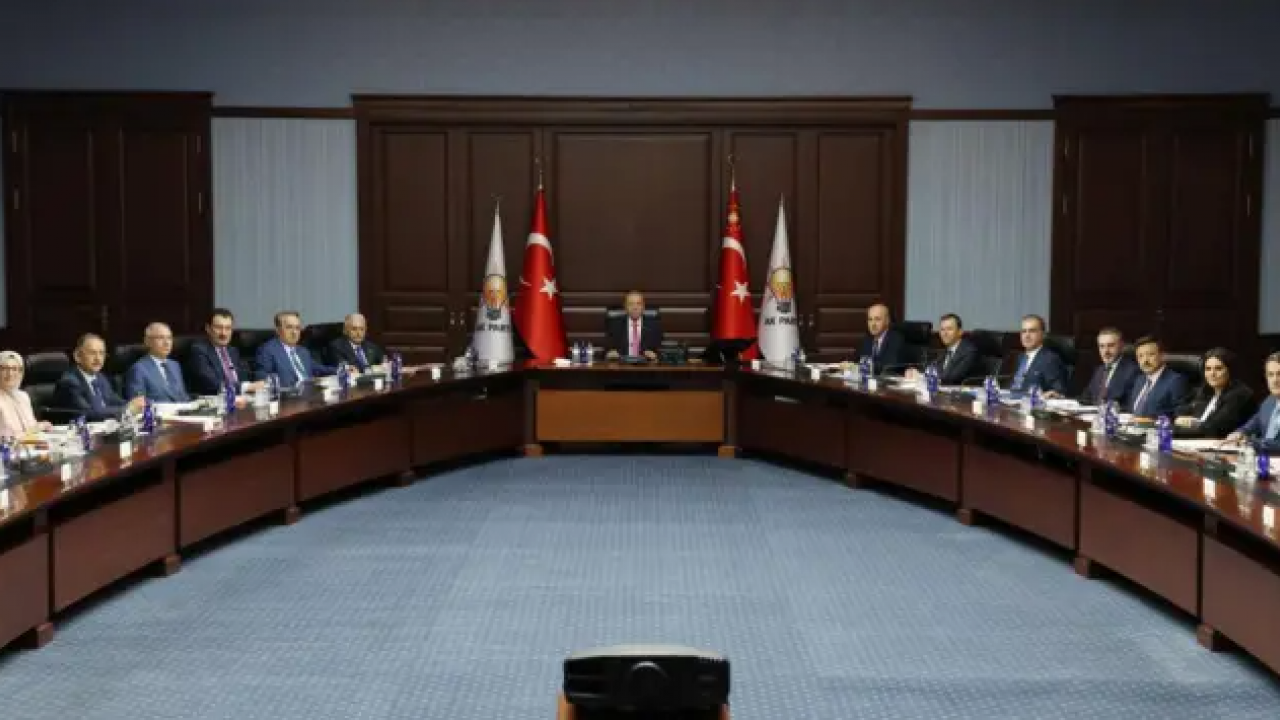 Foto - Kabine değişikliğiyle ilgili olay kulis: Kaynaklarımdan aldığım bilgiye göre Erdoğan'ın cebinde