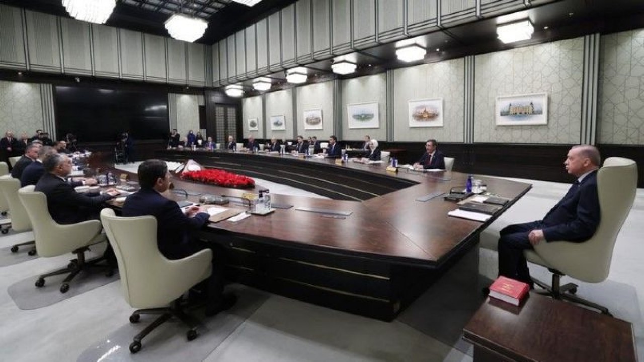 Foto - Kabine değişikliğiyle ilgili olay kulis: Kaynaklarımdan aldığım bilgiye göre Erdoğan'ın cebinde