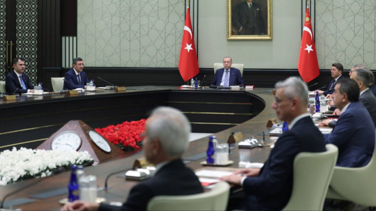 Foto - Kabine değişikliğiyle ilgili olay kulis: Kaynaklarımdan aldığım bilgiye göre Erdoğan'ın cebinde