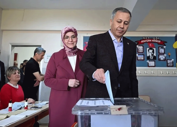 Foto - Kabine üyeleri yerel yöneticileri seçmek için oylarını kullanıyor... "Bugün demokrasimizin bayram günü"