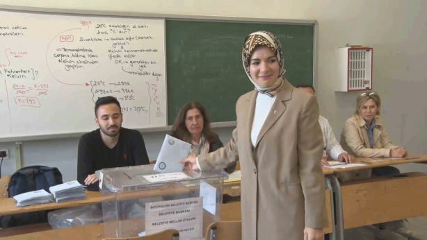 Kabine üyeleri yerel yöneticileri seçmek için oylarını kullanıyor... "Bugün demokrasimizin bayram günü"