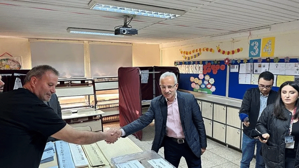 Foto - Kabine üyeleri yerel yöneticileri seçmek için oylarını kullanıyor... "Bugün demokrasimizin bayram günü"