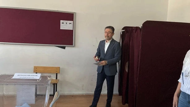 Foto - Kabine üyeleri yerel yöneticileri seçmek için oylarını kullanıyor... "Bugün demokrasimizin bayram günü"