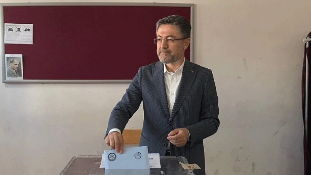 Foto - Kabine üyeleri yerel yöneticileri seçmek için oylarını kullanıyor... "Bugün demokrasimizin bayram günü"