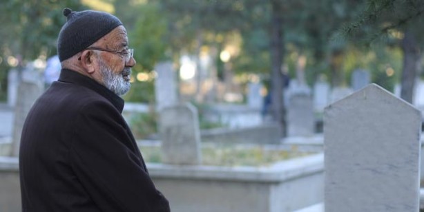 Foto - Kabir ziyaretinde okunacak dualar Kabir ziyaretinde neler okunur? Mezar başında okunan sureler