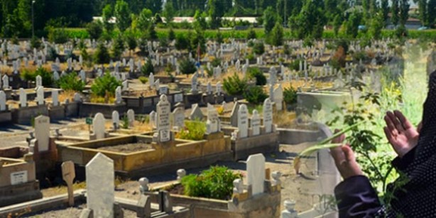 Foto - Kabir ziyaretinde okunacak dualar Kabir ziyaretinde neler okunur? Mezar başında okunan sureler