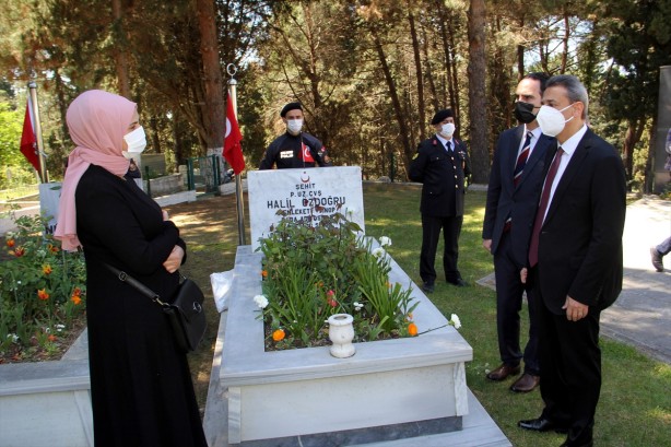 Foto - Kabir ziyaretinin faydaları nelerdir? Ölüler kabrine gelenleri görür mü?