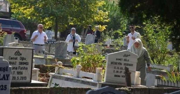 Foto - Kabir ziyaretinin faydaları nelerdir? Ölüler kabrine gelenleri görür mü?