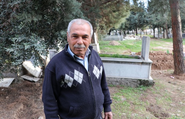 Foto - Kabirlerin yönü değişti göçükler oluştu! Deprem mezarlıkta tahribata neden oldu