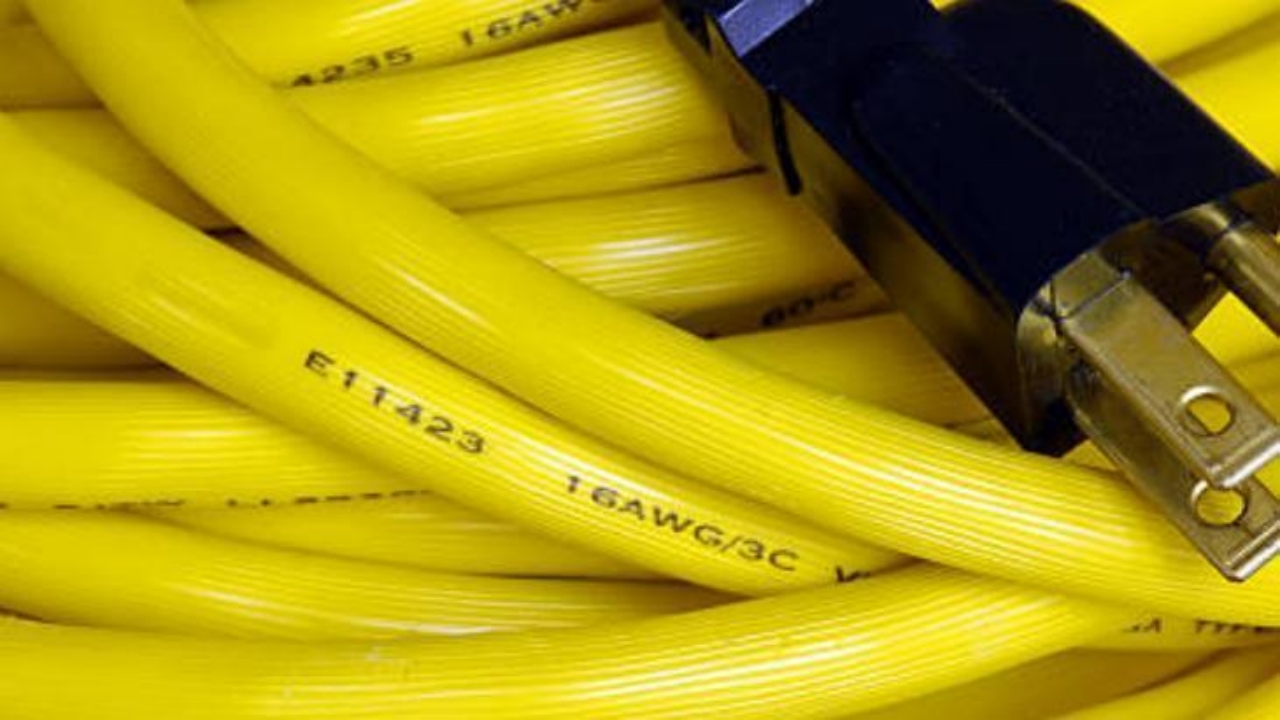 Foto - Kablo uzadıkça elektrik faturası artıyor! Üstündeki harfe bakın, enerjiyi vakumluyor