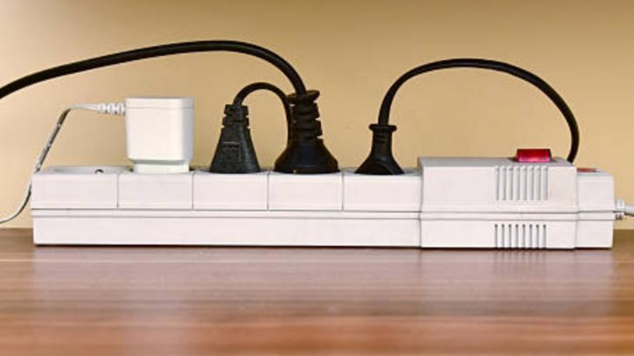 Foto - Kablo uzadıkça elektrik faturası artıyor! Üstündeki harfe bakın, enerjiyi vakumluyor