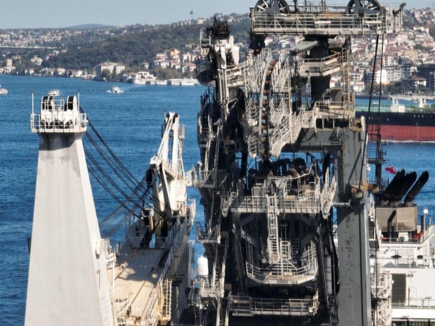 Kabloları denizin dibine döşeyecek... Böyle görüntülendi