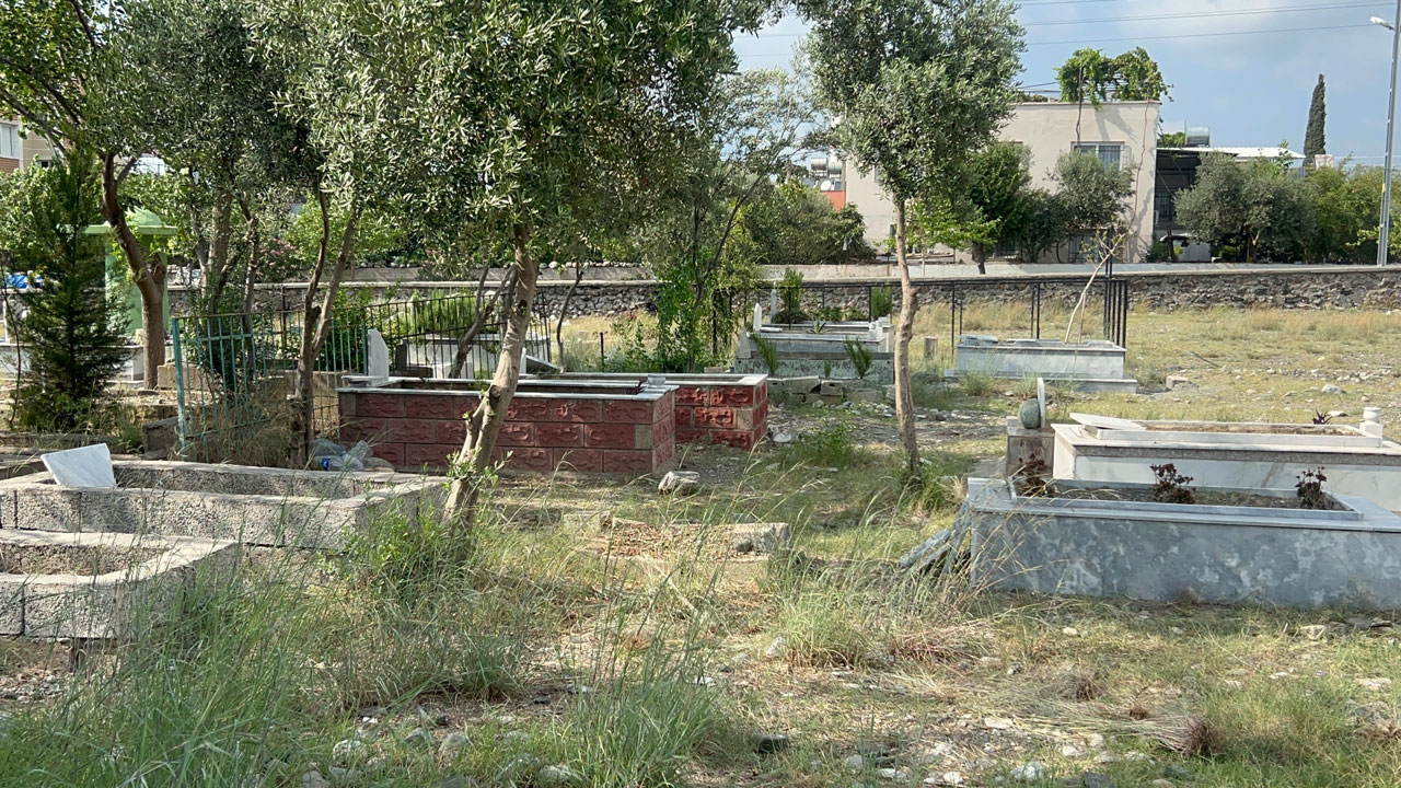 Foto - Kabristanda korkunç manzara! 13 mezarı parçalayan kişinin sırrı ortaya çıktı