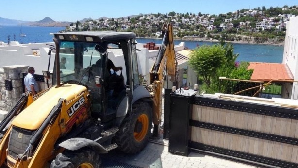 Kaçakçı Yılmaz'ın villasına ilk kepçe böyle vuruldu