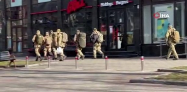 Foto - Kaçış sürüyor, Kiev’de sokaklar askerlere kaldı!