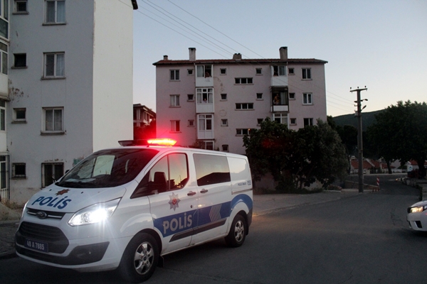Foto - Kaçtığı evin balkonundan polislere böyle seslendi: Hadi gelin ceza yazın