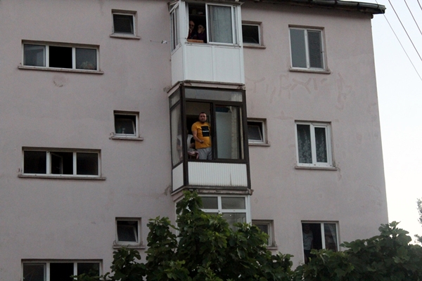 Foto - Kaçtığı evin balkonundan polislere böyle seslendi: Hadi gelin ceza yazın