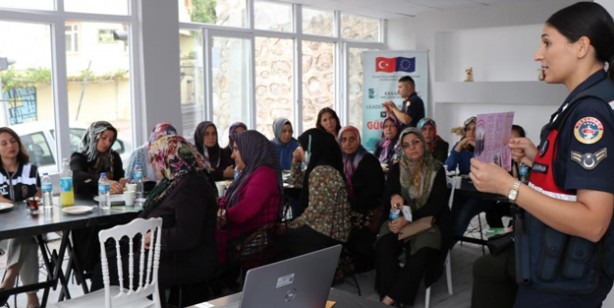 Foto - KADES nedir, nasıl kullanılır? KADES ve UYUMA, Kavaklı kadınlara anlatıldı