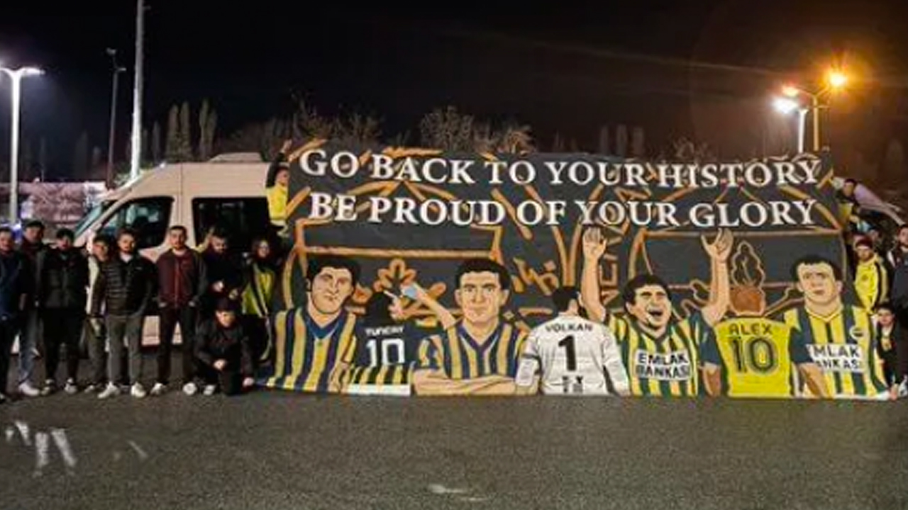 Foto - Kadıköy’de Aykut Kocaman krizi patlak verdi! "Şok" geçirten pankart!