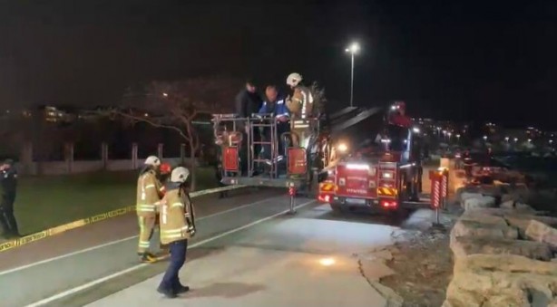 Foto - Kadıköy'de balıkçı teknesi karaya oturdu! Olay yerine ekipler sevk edildi