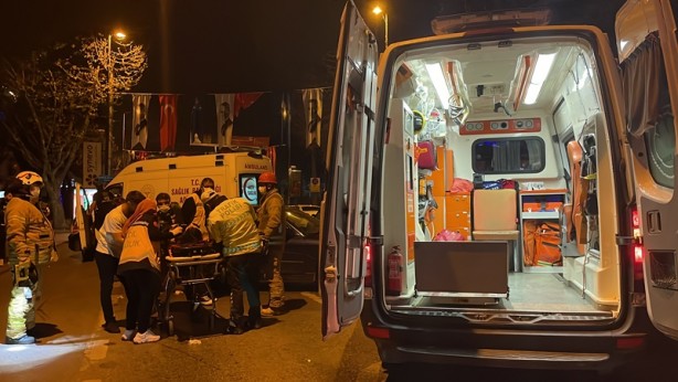 Foto - Kadıköy'de feci kaza! 3 kişi yaralandı